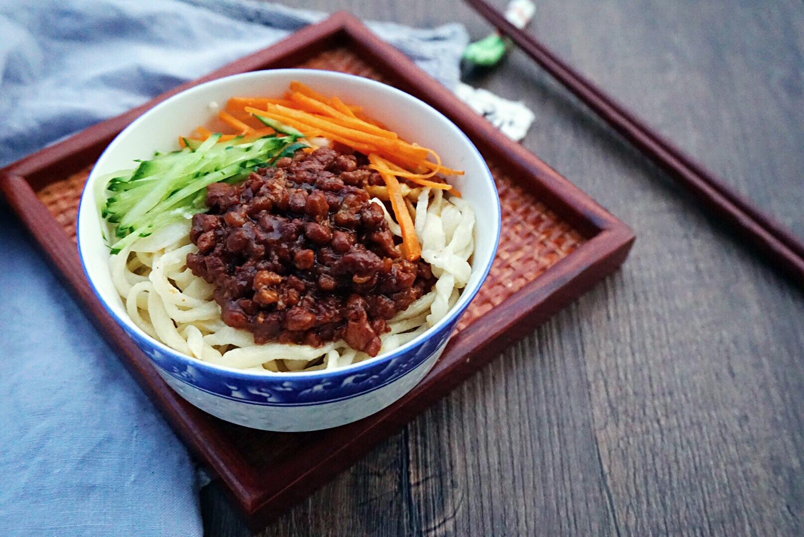 香菇鸡肉米粉怎么做_香菇鸡肉米粉的做法_小龙IRIS_豆果美食