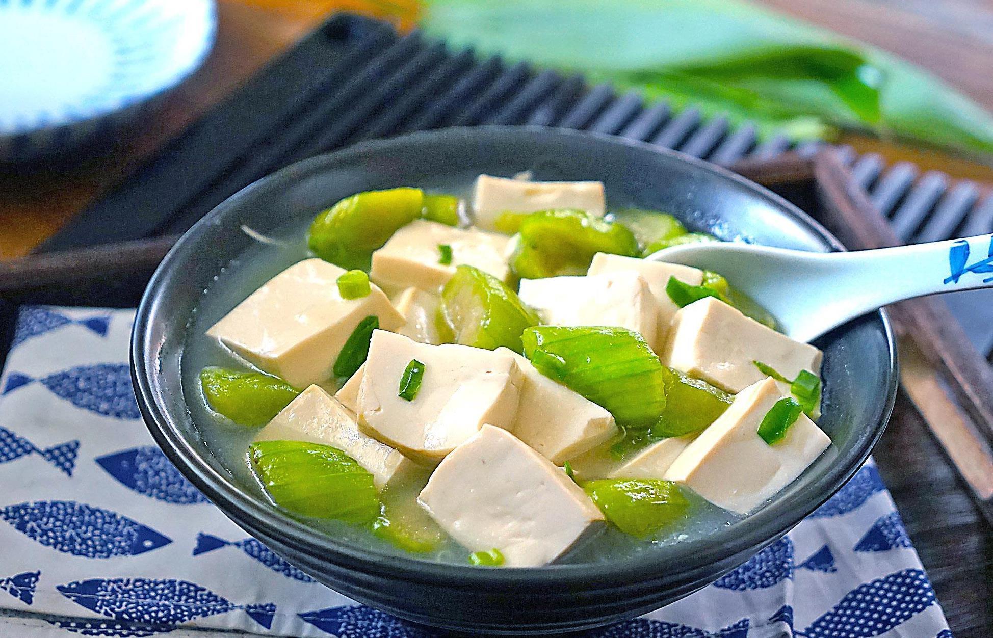 辣白菜豆腐锅,辣白菜豆腐锅的家常做法 - 美食杰辣白菜豆腐锅做法大全