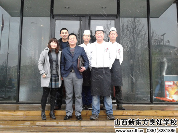 你好老师请问新东方国外部的工资能过2w吗,对