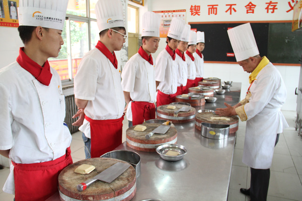 ɽ���¶������ѧУ �����ʦ 