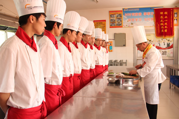 ɽ���¶������ѧУ