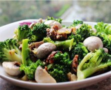 腊肉炒蘑菇西兰花怎么做