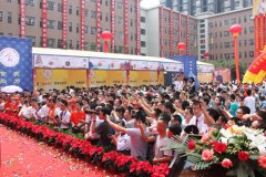 ����������˿ չ�ֵ����ϵĹ���