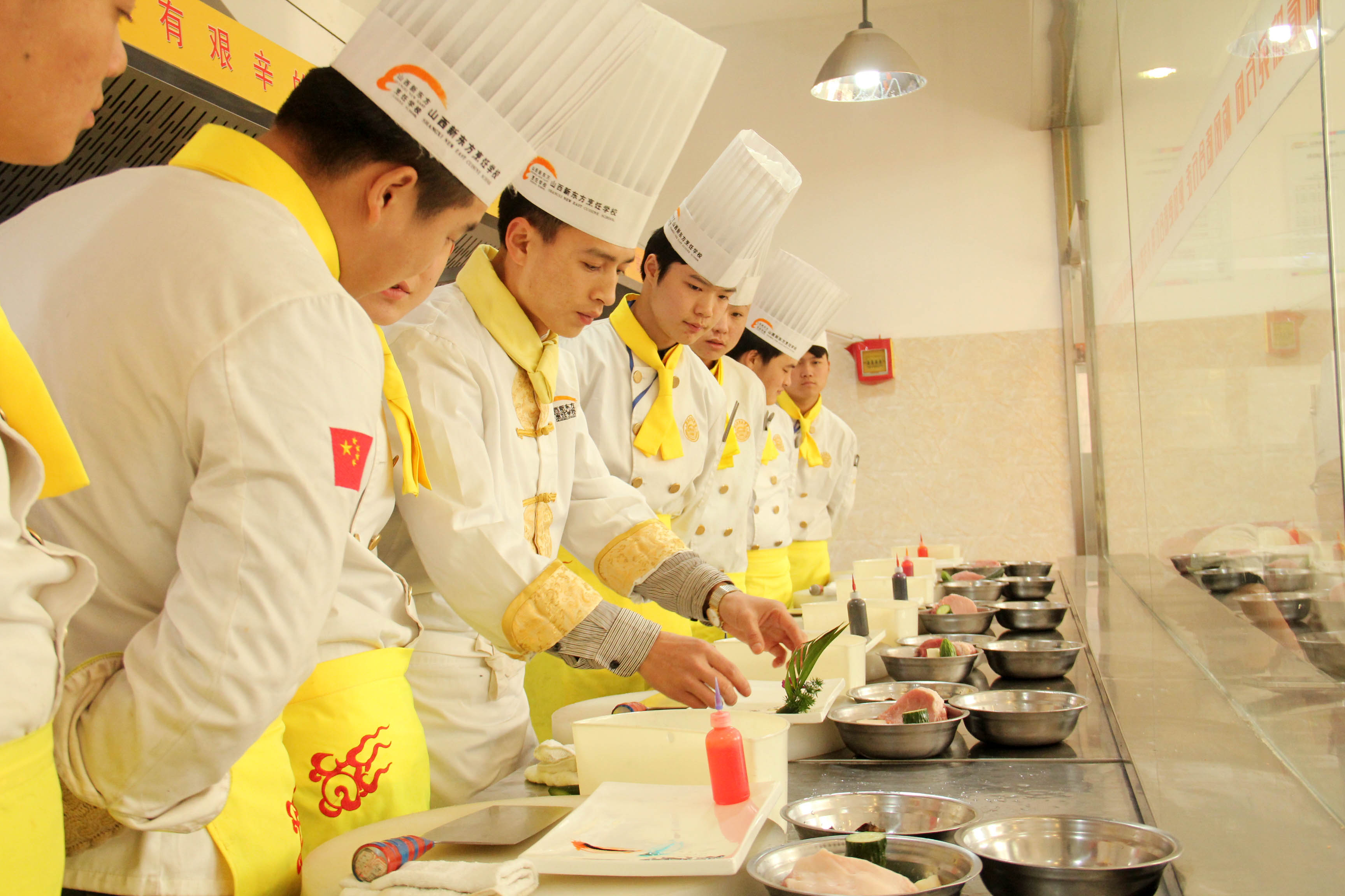 现代厨师 |山西太原新东方烹饪学校|新东方厨师学校|厨师学校|学厨师|厨师培训学校|西点培训学校www.sxxdf.cn