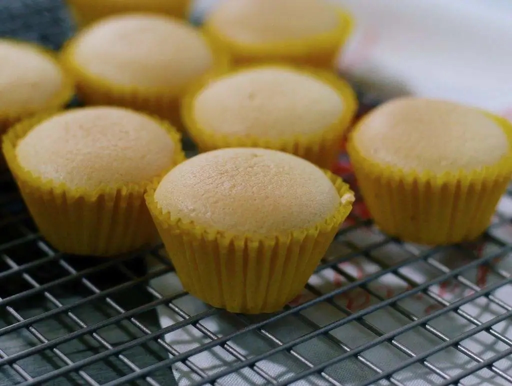 黄油纸杯蛋糕怎么做_黄油纸杯蛋糕的做法视频_豆果美食