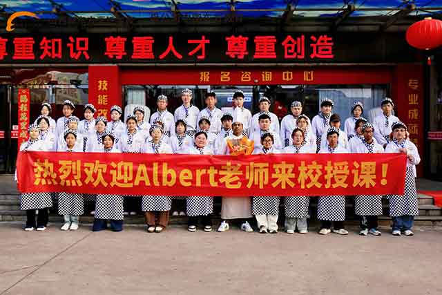 ɽ���¶����⼮��ʦ�ڿο�����Al